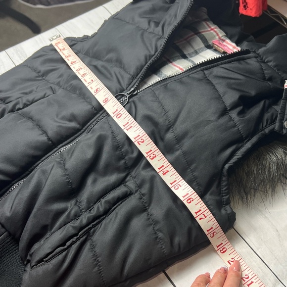 Max Rave Black Puffer Vest w/ Faux Fur Hood Sz M - Picture 10 of 10